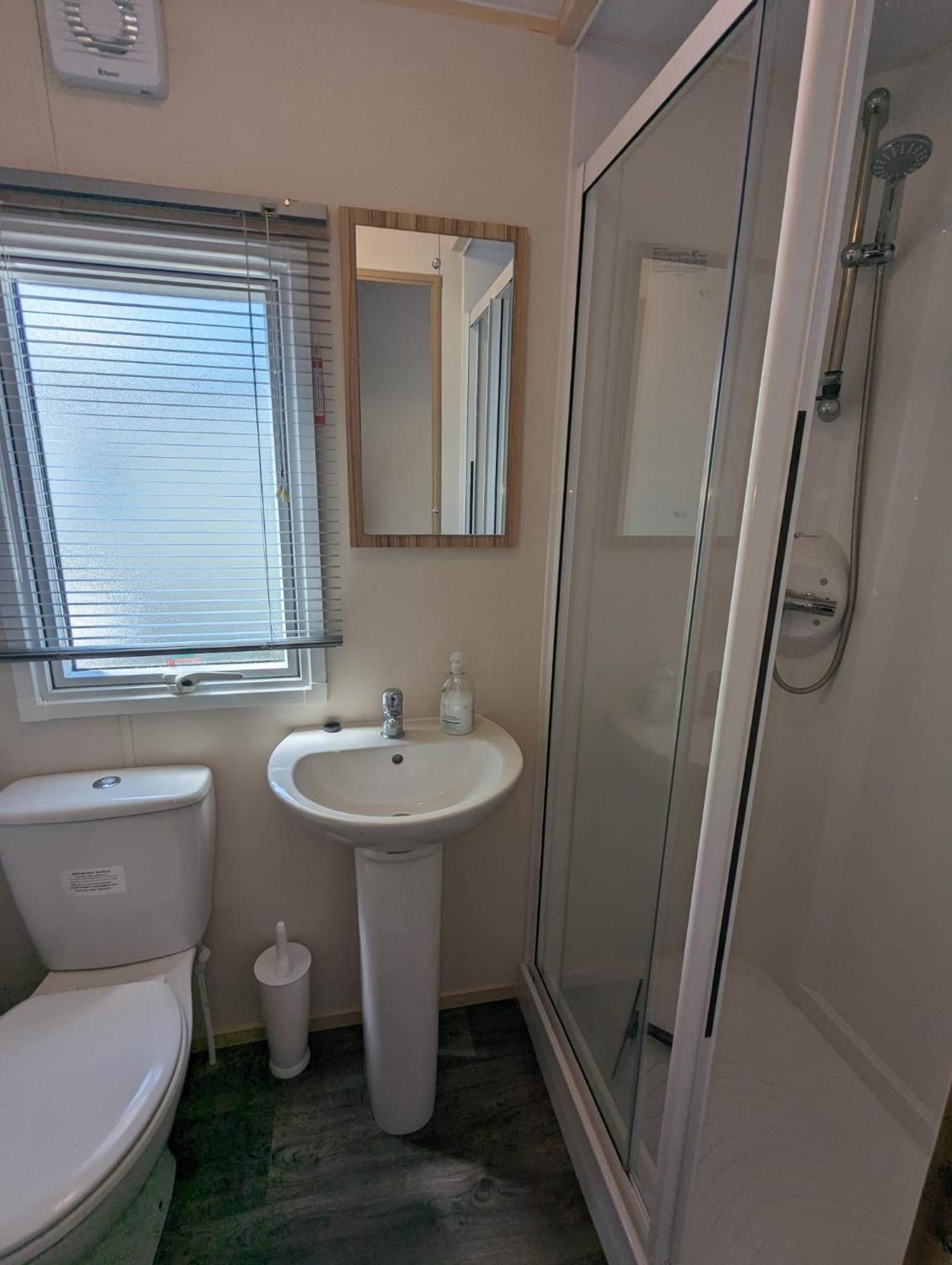 Lovely Bright Modern Caravan Swanage On Peaceful And Tranquil Holiday Park Exterior foto